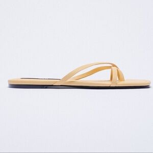 🌹NWT. Zara Vanilla Strappy Square Toe Flat Sandals/Flip Flops. Size 9.